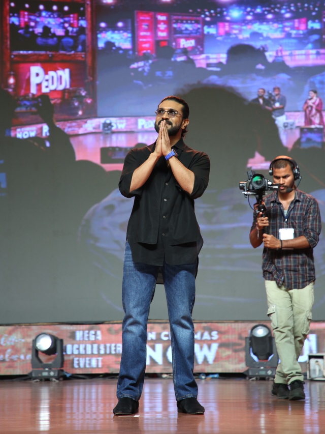 Peddi Mega Block Buster Event : మెగాస్టార్ గెస్ట్ గా.. రామ్ చరణ్ ‘పెద్ది’ బ్లాక్ బస్టర్ ఈవెంట్.. ఫొటోలు..